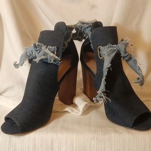 ⭐ 5 for $40 High heel denim.